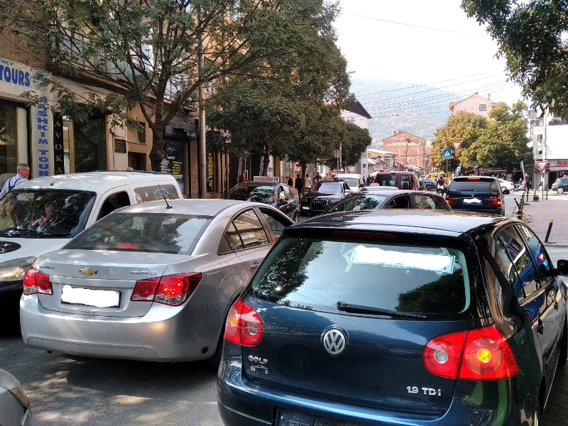 tetovo-1-ulici-soobrakjaj-metezh-avtomobili-3okt18-meta.jpg