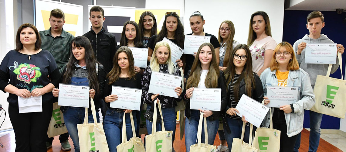 dodeluvanje-na-nagradite-od-konkursot-izrazi-se-preku-mediumite-reagiraj.jpg