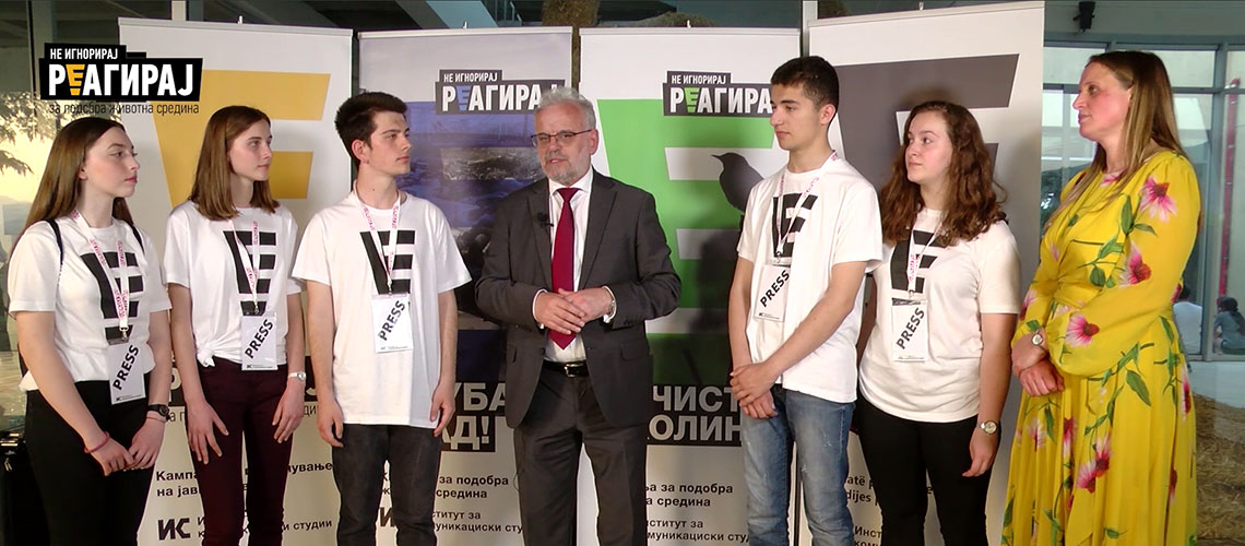 novinarite-od-medium-izvestuvaa-za-rodendenot-na-angliskata-kralica-nastani.jpg